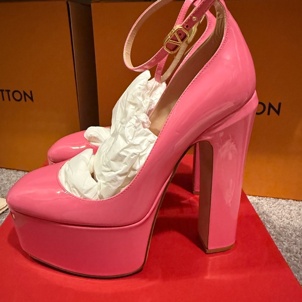 Valentino Garavani Tan-Go Platform Pumps